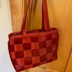 Harvey’s Seatbelt Bag Red Medium Tote